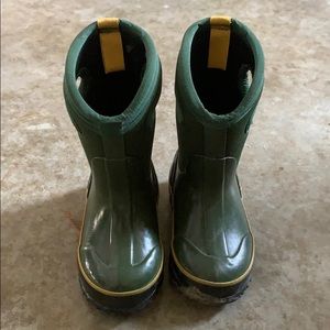 Bogs boys winter boots size 7